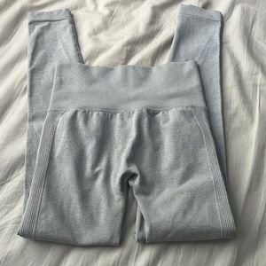BRAND UNKNOWN. light grey leggings, makes your butt look bigger.